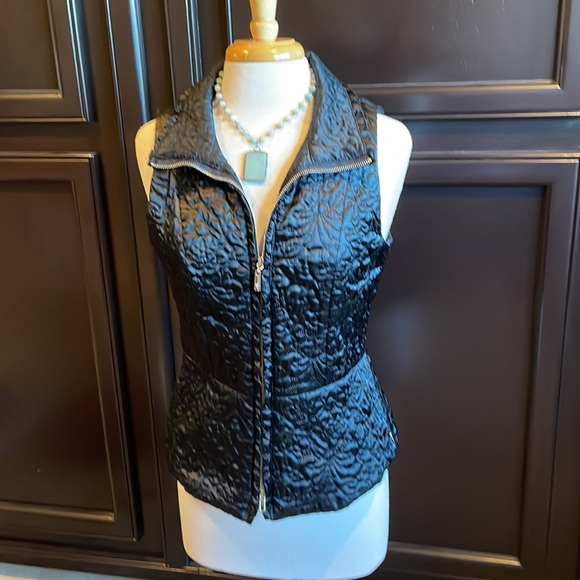 WHBM Thin Quilted Outer Vest Black - Picture 3 of 10